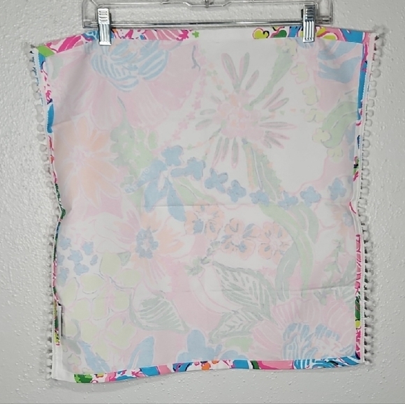 Lilly Pulitzer Pastel Floral Print Napkin with pom poms 20x20 - Picture 3 of 5